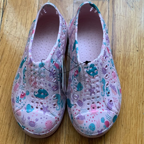 dELiA*s Girl Slip On - Picture 1 of 4